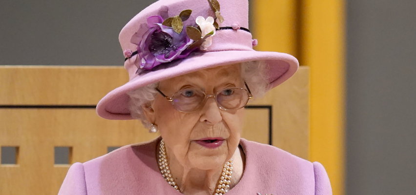 Królewski ekspert ujawnił, w jaki sposób królowa przekaże władzę. Czy to już się dzieje?