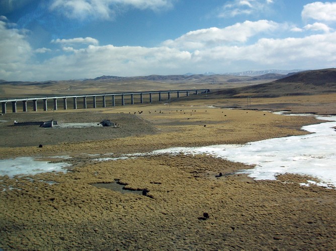 Najwyżej położony szlak kolejowy na świecie rozpoczyna bieg w Pekinie i kończy w stolicy Tybetu Lhasie