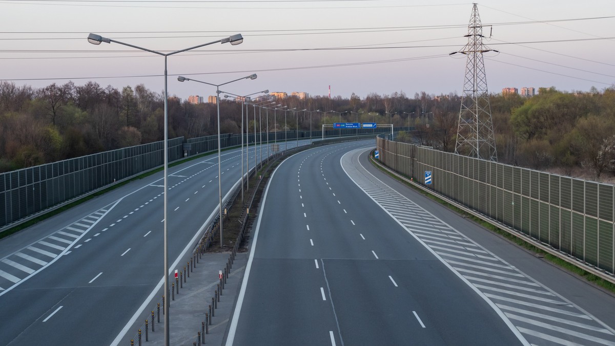 Cztery osoby zostały ranne w zderzeniu dwóch samochodów, do którego doszło na autostradzie A4 na łącznicy węzła Pietrzykowice. GDDKiA podaje, że zjazd z autostrady w kierunku miejscowości Biskupice Podgórne jest utrudniony.