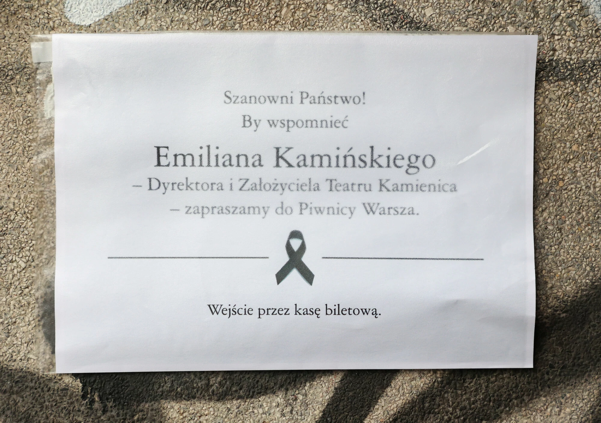 Żałoba po Emilianie Kamińskim w Teatrze Kamienica 