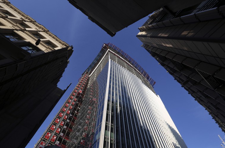 Konstrukcja budynku Twenty Fenchurch Street, znanego także jako 'Walkie-Talkie,', centrum finansowe Londynu, 30.11.2012