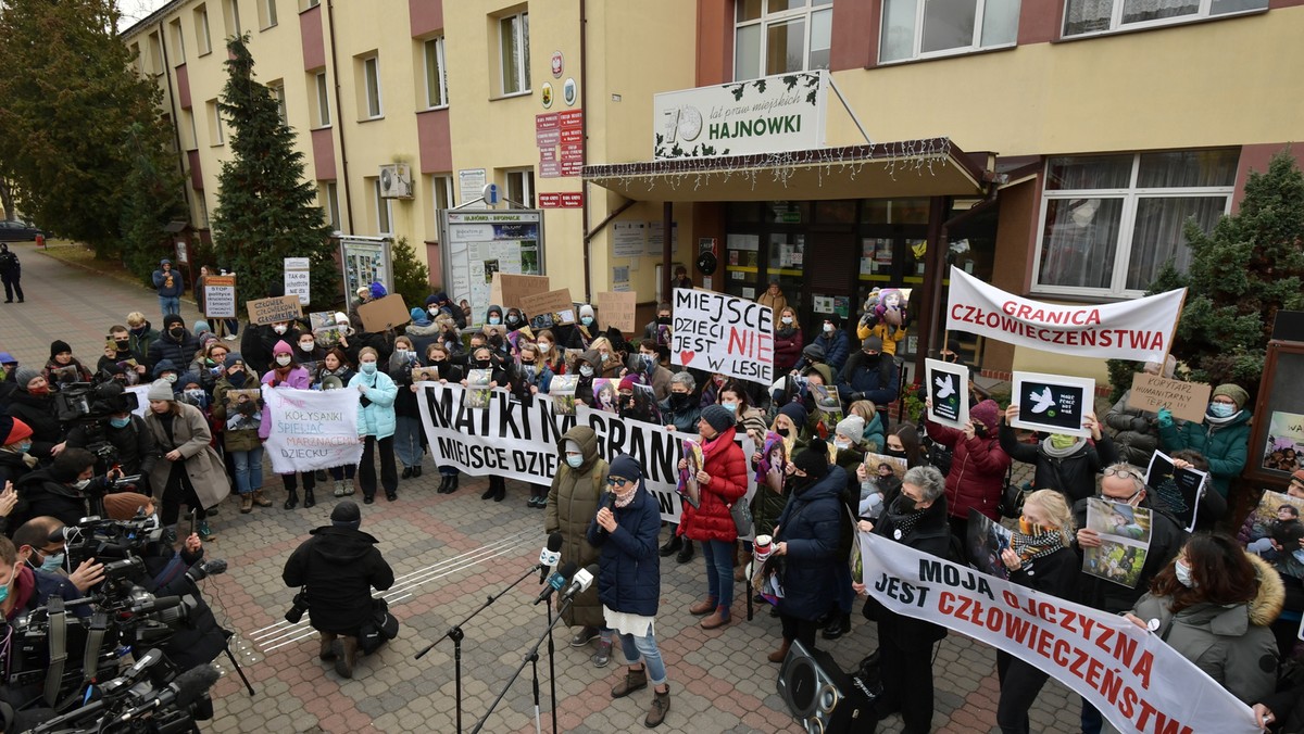 21b20159 - HAJNÓWKA PROTEST PH. MATKI NA GRANICĘ (uczestnicy protestu)