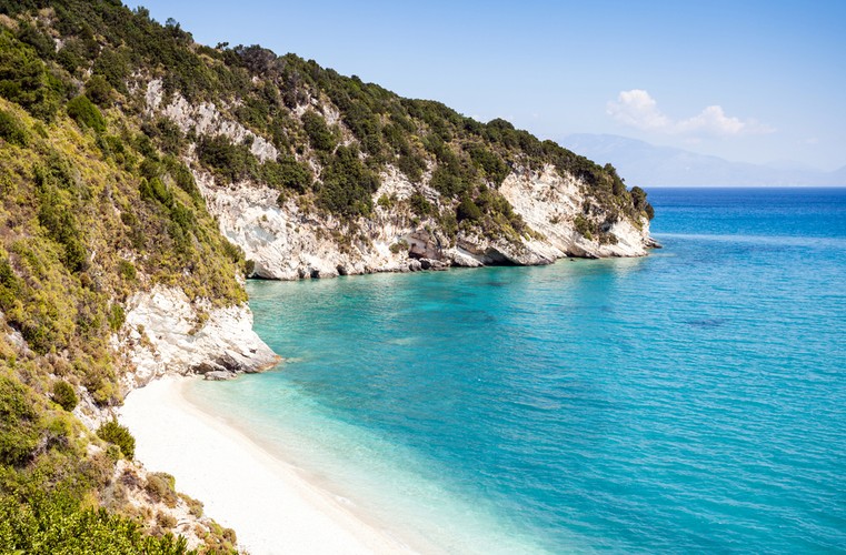 <strong>Korfu</strong>
<br></br>
Korfu to górzysta wyspa w Grecji, leżąca w północnej części Morza Jońskiego u wybrzeży Albanii. Słynie ze świetnego klimatu. 
<br></br>