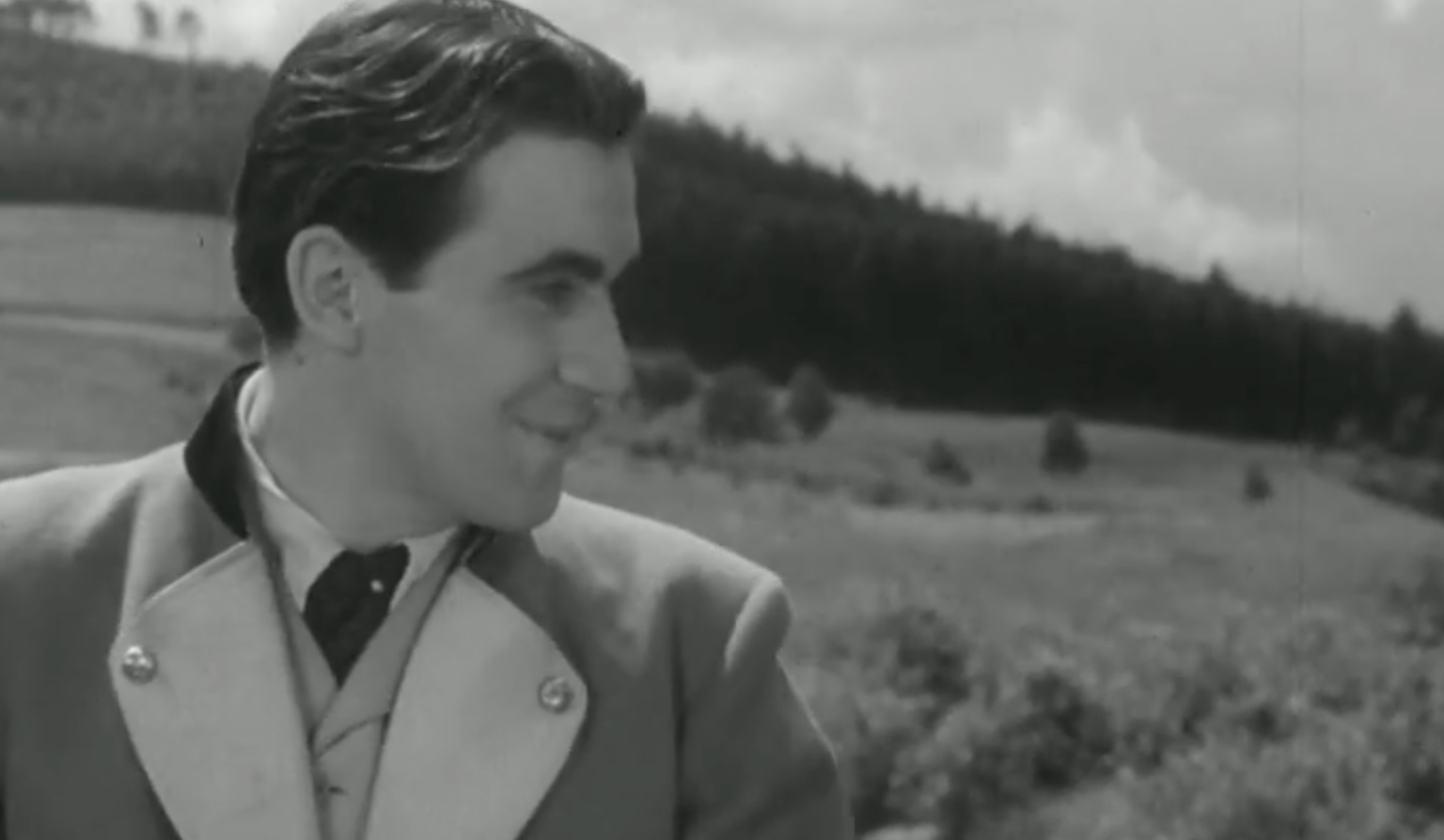 Český divadelný a filmový herec Zdeněk Dítě vo filme Prstýnek (1944).
