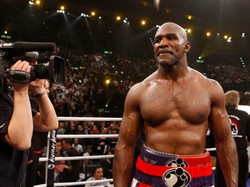 Holyfield chce walczyć z Kliczkami i zgarnąć miliony