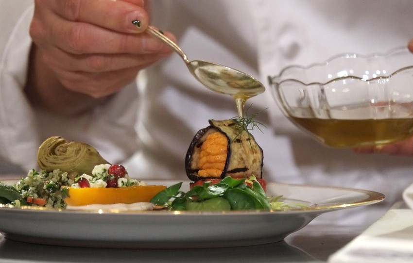 Serviranje slatkih đakonija