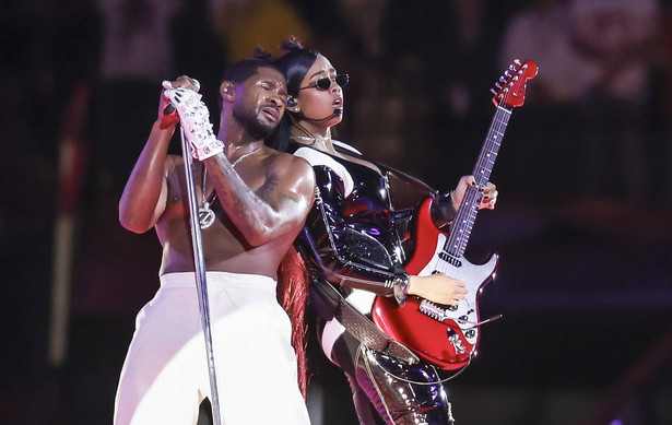 Usher zaczarował stadion podczas Super Bowl 2024. Na scenie zabłysła też Alicia Keys [FOTO]