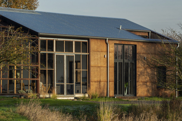 Flat House, Margent Farm, Wielka Brytania – dom z paneli drewniano-konopnych