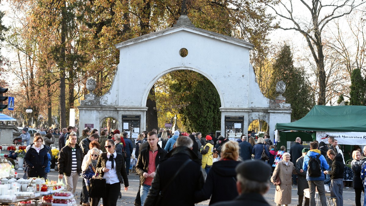 Datki na odnowę pochodzącego z 1828 r. nagrobka Marianny Niedźwieckiej, jednego z najstarszych na radomskiej nekropolii, będzie zbierał w Wielką Sobotę Społeczny Komitet Ochrony Zabytkowego Cmentarza Rzymskokatolickiego w Radomiu.