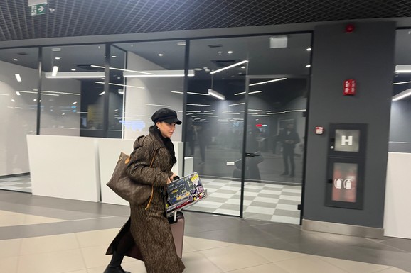 PEVAČICA BIVŠEG PRIJAVILA ZA NASILJE, PA MU OPROSTILA Nakon razvoda svi brujali da ga varala: Sada se utegla u helanke, a muškarci su odlepili od prizora