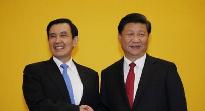 Chinese President Xi Jinping shakes hands with Taiwans President Ma Ying-jeou during a summit in Singapore November 7, 2015.