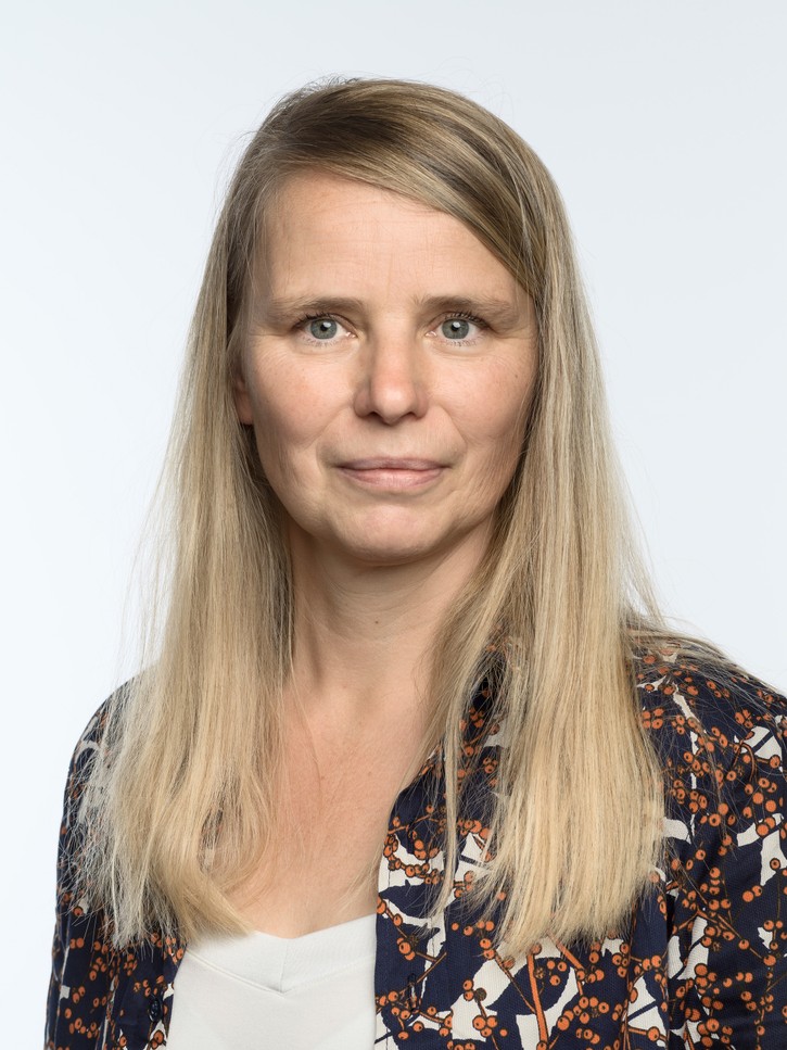 Biologin Dr. Andrea Küthe Albrecht erklärt im Interview, was man bei Hitzewallungen tun kann. 