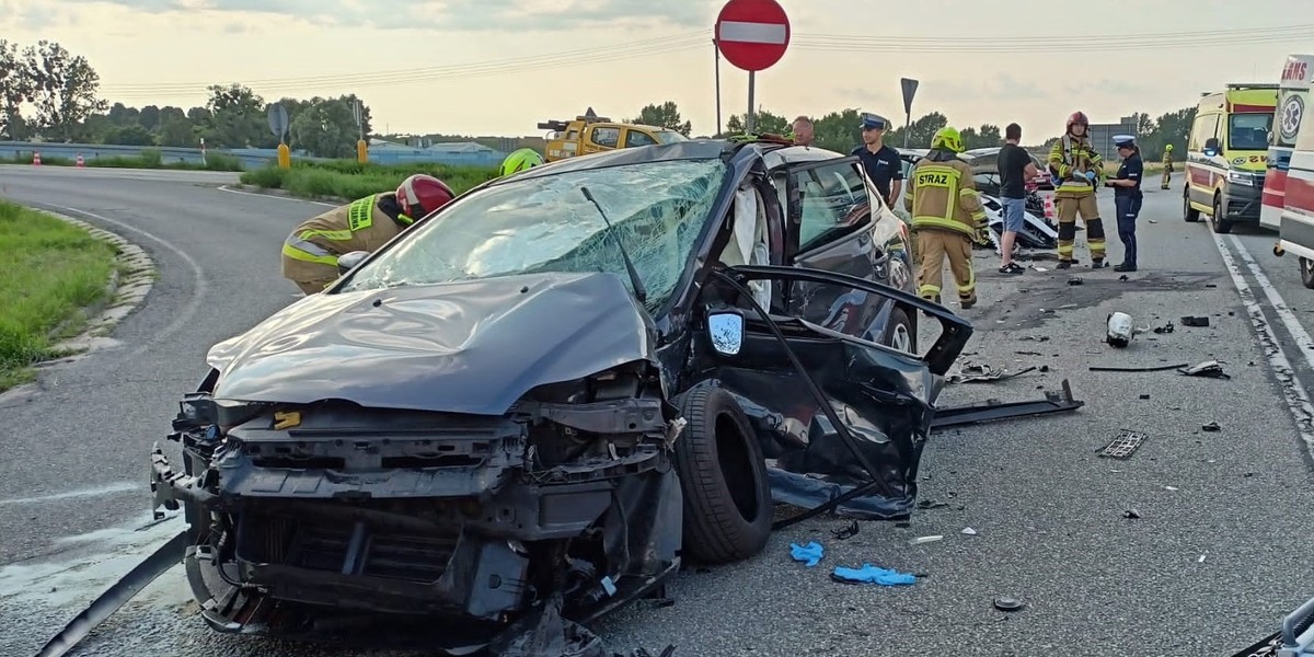 Tragedia na Opolszczyźnie. W wypadku zginął 36-letni harcerz. Jego żona i córka trafiły do szpitala.