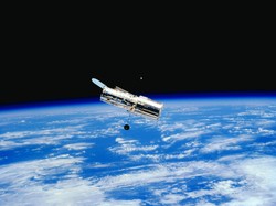 Czarna dziura 65 milionów razy masywniejsza od Słońca. Nowe odkrycie Hubble'a