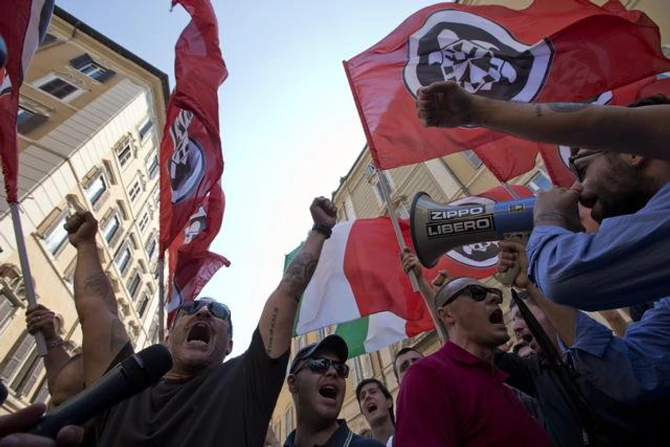 Protest ultradesničara ispred parlamenta