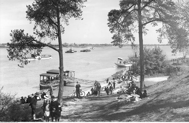 Tymczasowa przystań pasażerska na Wiśle. Bielany pod Warszawą, 1918-1939