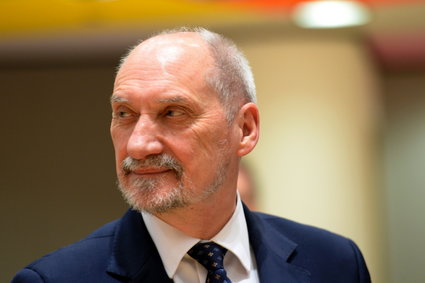 Minister Macierewicz zapowiada "wspaniałe dwunastki"