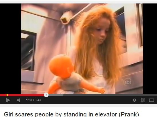 upiorna dziewczynka w windzie