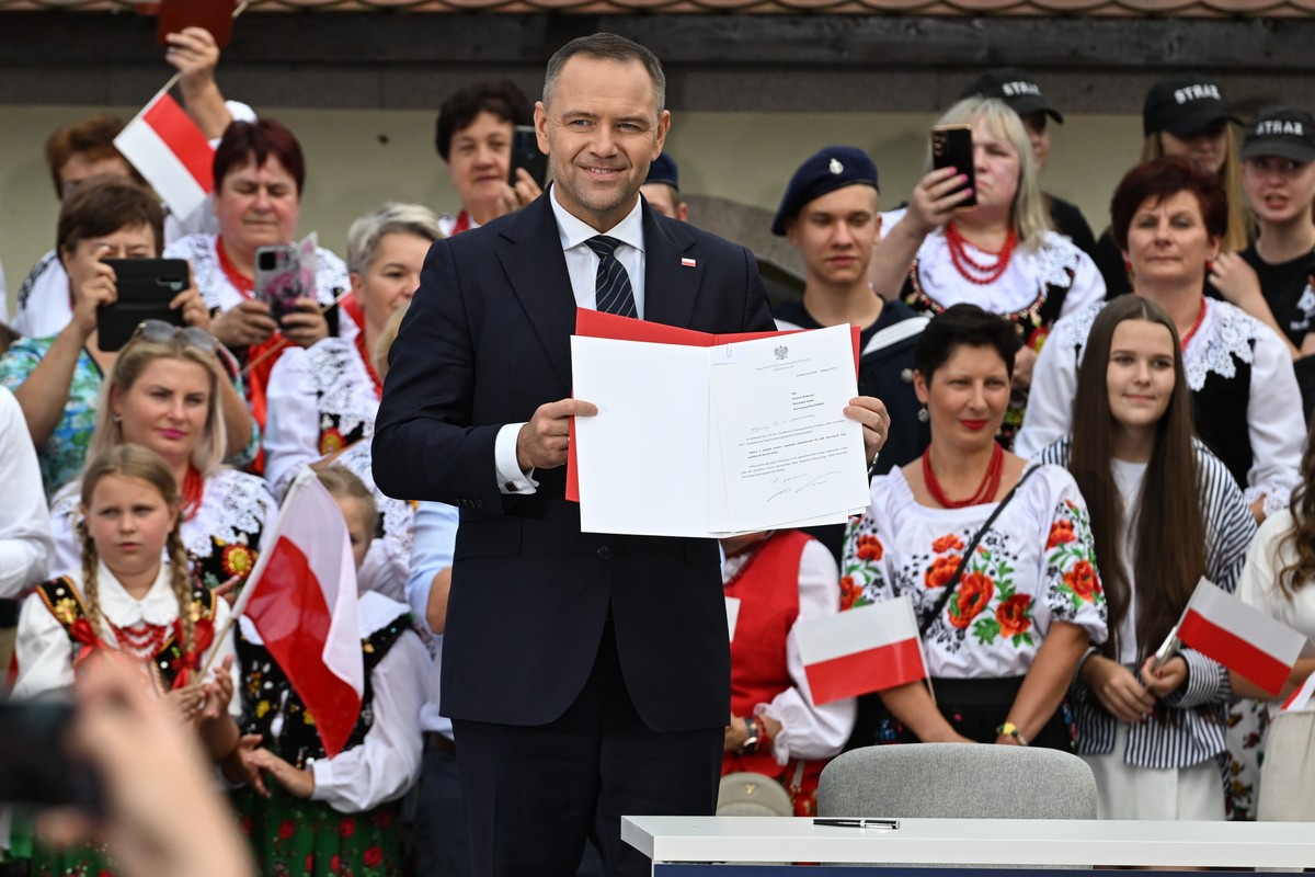 Prezydent RP Karol Nawrocki przemawia podczas spotkania z mieszkańcami w Kolbuszowej, 8 sierpnia 2025 r. podpisał inicjatywę ustawodawczą dotyczącą projektu ustawy w sprawie zerowego PIT dla rodzin, które mają dwoje lub więcej dzieci.