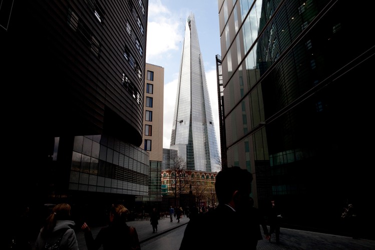 8. Wielka Brytania – 3,9 mld euro; 2,6 proc. całości importu. W 2011 r. import z Wielkiej Brytanii do Polski zwiększył się o 7,4 proc. W pierwszej trójce towarów mających największy udział w importowej wymianie handlowej z tym krajem znalazły się produkty przemysłu chemicznego (24 proc.), maszyny i urządzenia (19,9 proc.), środki transportu (13,2 proc.). Zdjęcie: Shard London Bridge, kwiecień 2012