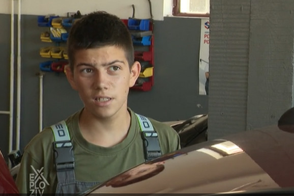 Slika broj 1628442. "Ja mu kažem idi na bazen, uzmi slobodan dan, on neće": Nikola (14) je najmlađi automehaničaru celoj Evropi i niko ne može da ga izbaci iz radionice