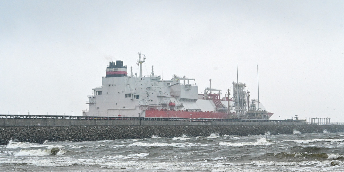 "Lech Kaczyński" dowiózł pierwszy swój transport LNG do portu w Świnoujściu