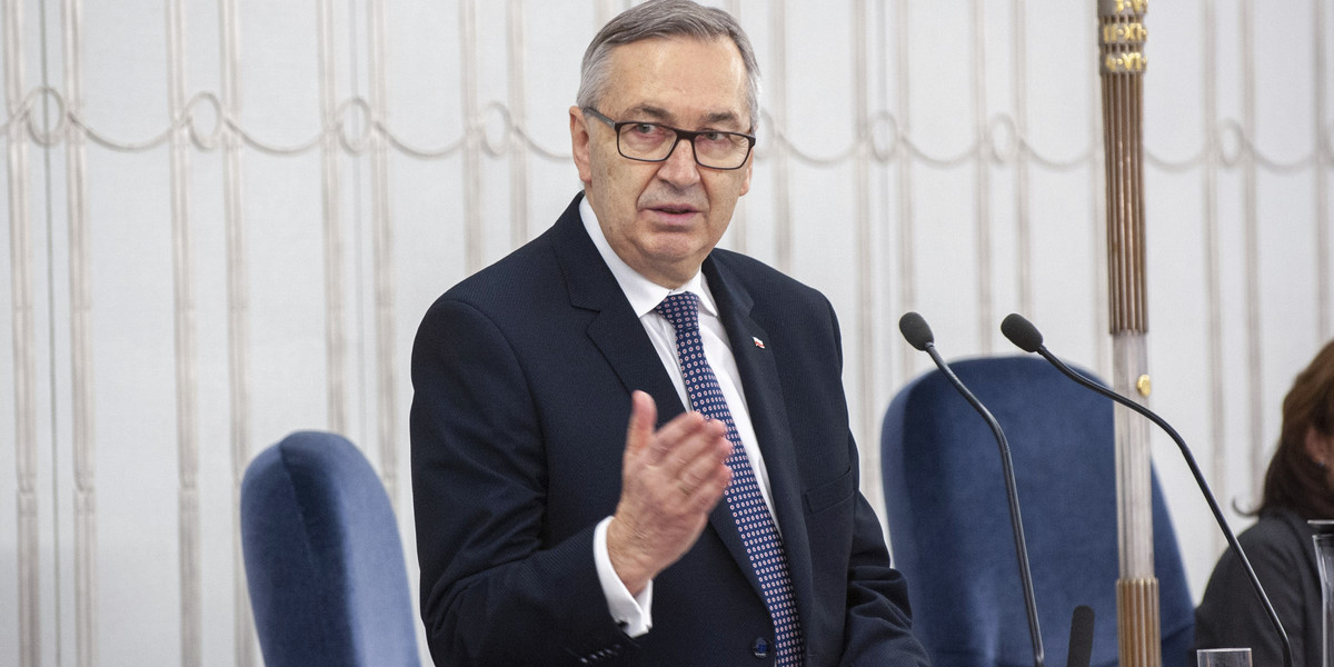 Wiceminister rodziny Stanisław Szwed. To ten resort odpowiada za kontrowersyjne przepisy.