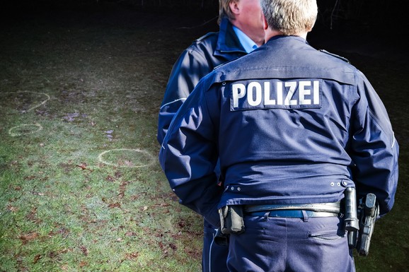 PRONAĐENO TELO NESTALE BEBE? Majka ostavila kolica ispred zgrade, otišla do stana, kada se vratila, deteta nije bilo! Horor u Nemačkoj, oglasila se policija