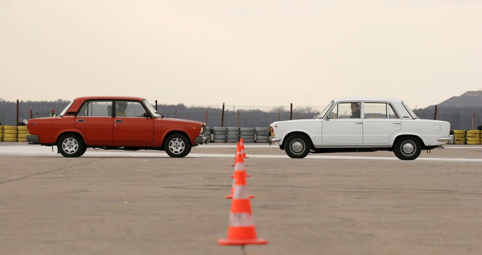 Sylwetki podobne, choć nie jednakowe