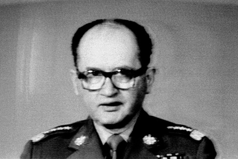 Wojciech Jaruzelski ogłasza wprowadzenie stanu wojennego, 13 grudnia 1981 r.