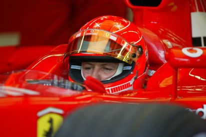 Először mutatkozott a nyilvánosság előtt Schumacher a síbalesete óta