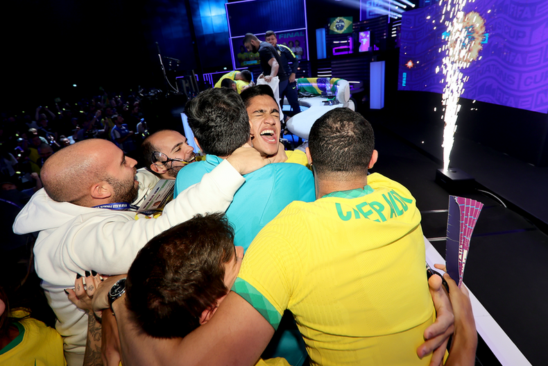 Gabriel Pacheco Cribaldi (Cribaldi) do Brasil comemora após vencer a partida final entre Brasil e Polônia como parte da Copa das Nações da FIFA 2022 em 30 de julho de 2022 em Copenhague, Dinamarca