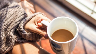 Pijesz kawę z mlekiem? Zaskakujące badania – zobacz, co dzieje się w organizmie