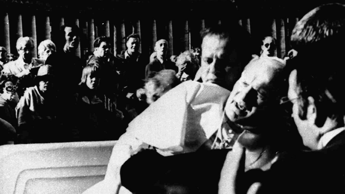 Dwadzieścia pięć lat, które upłynęły od zamachu na Jana Pawła II, to okres wystarczająco długi, by dokonać próby bilansu rozmaitych oskarżeń i podejrzeń dotyczących motywów i kulis zbrodni.