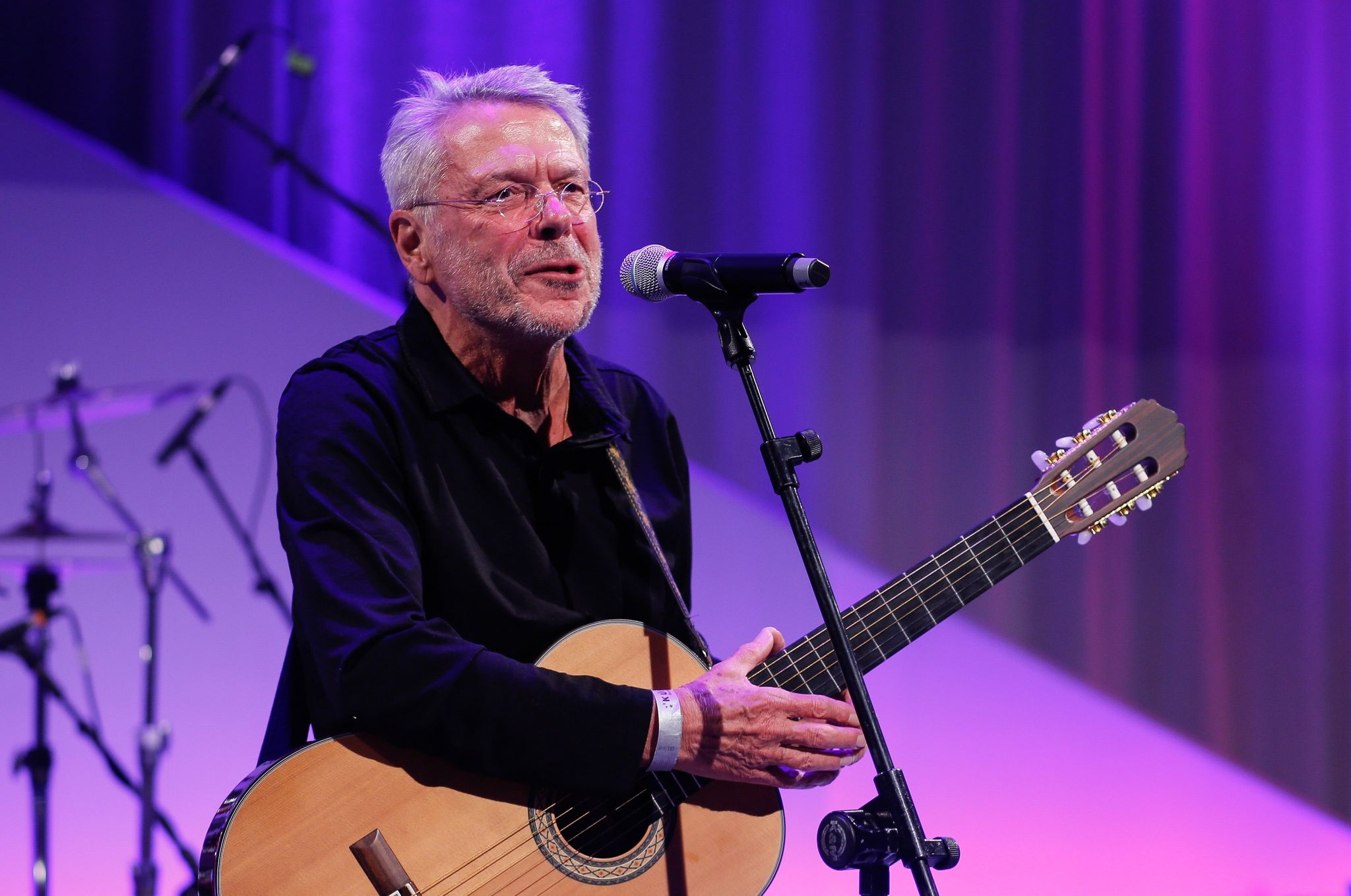 Reinhard Mey (82): 55 Jahre alter Song landet in Charts - dank Haftbefehl