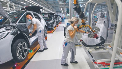 Konflikt interesów? Zielona transformacja Niemiec zależy od eksportu używanych aut do Polski