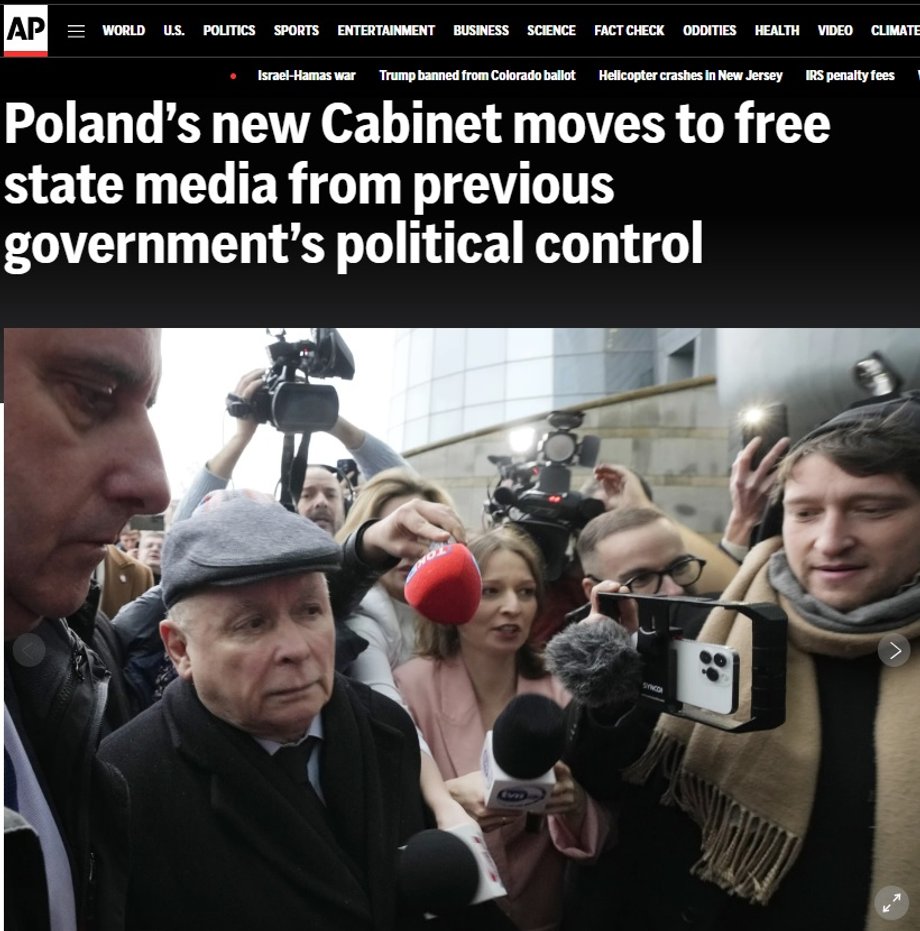 Nagłówek w Associated Press na temat zmian w mediach publicznych w Polsce