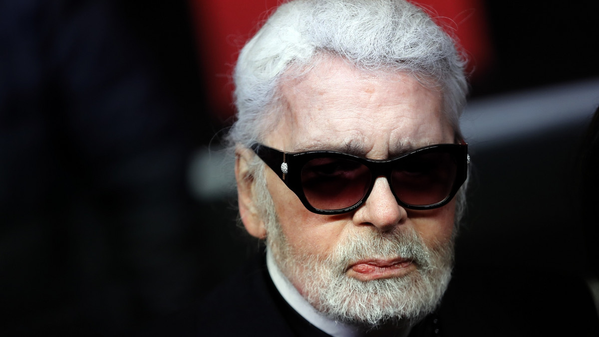 Dzisiaj w Paryżu w wieku 85 lat zmarł niemiecki projektant Karl Lagerfeld. Był on jednym z najsłynniejszych projektantów na świecie. Od ponad 30 kierował domem mody Chanel.