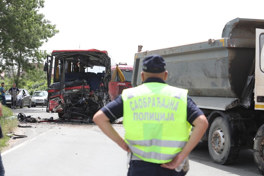 Autobus nakon teške saobraćajne nesreće kod Obrenovca