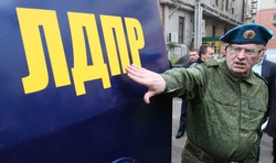 Żyrinowski podarował swój samochód separatystom z Ługańska. ZDJĘCIA