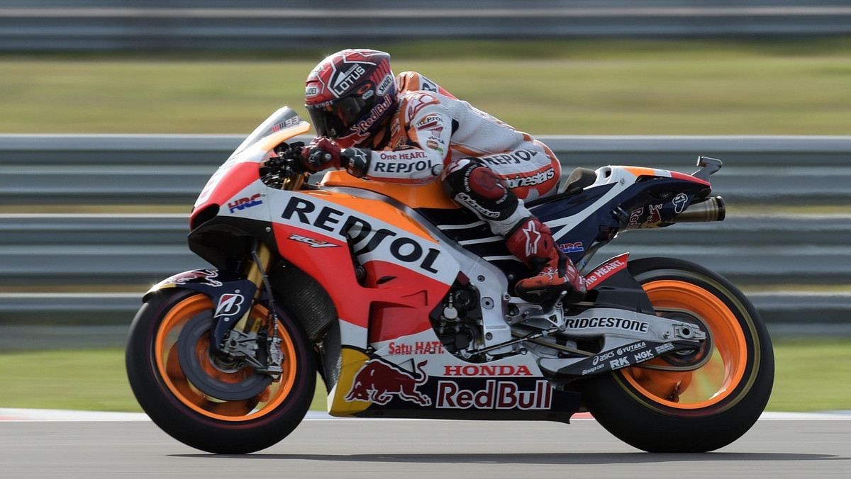 Broniący tytułu mistrza świata MotoGP Marc Marquez (Repsol Honda) miał nie wystartować w GP Hiszpanii z powodu skomplikowanego złamania palca. W czwartek pojawił się jednak cień szansy na występ Marqueza. Kierowca przeszedł badania w centrum medycznym na torze Jerez i dostał zielone światło od lekarzy na start w wyścigu.