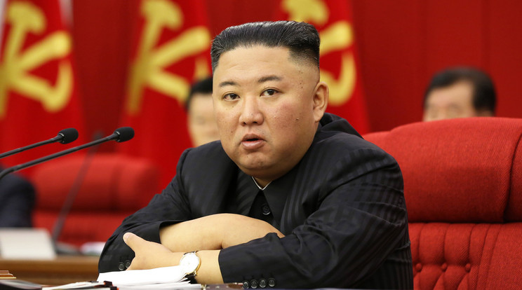 Már nem titkolhatja tovább a koronavirus jelenlétét országában Kim Dzsong Un észak koreai diktátor/ Fotó: MTI/EPA/KCNA