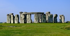 Sensacyjny powrót mistrza szpiegowskich i historycznych opowieści. Tajemnice Stonehenge