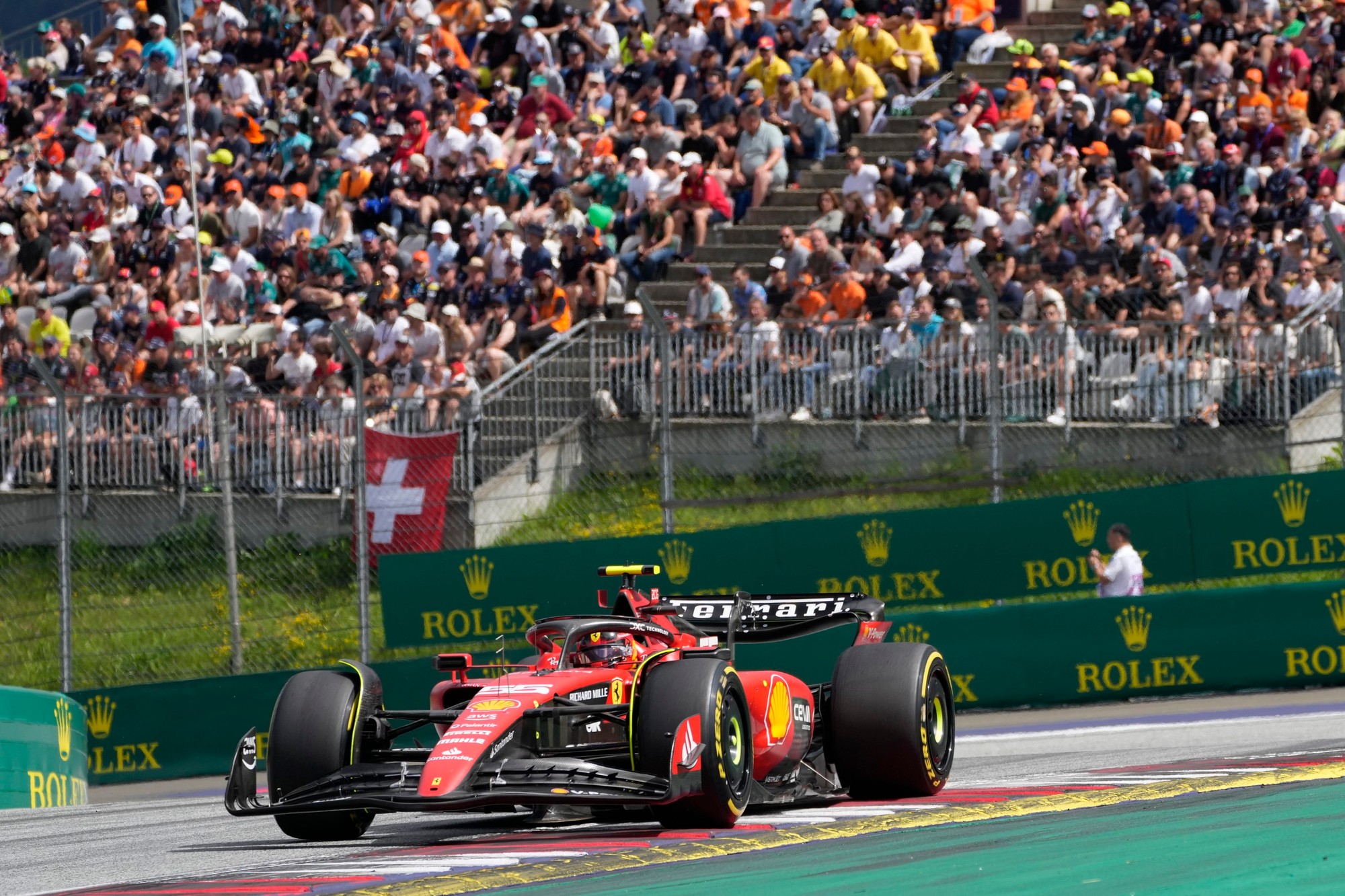 Pilot Ferrari Charles Leclerc z Monaka.
