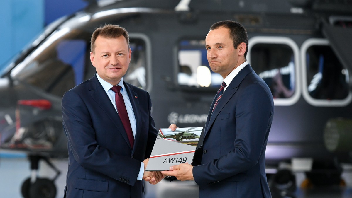 Mariusz Błaszczak podpisał umowę na dostawę śmigłowców AW149.