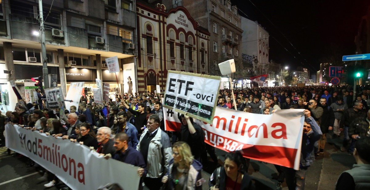 Serbowie wyszli na ulice w obronie wolnych mediów. Protesty trwają już czwarty miesiąc