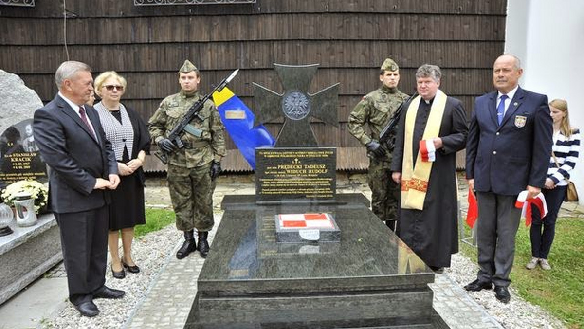 Na początku września odsłonięto odnowiony pomnik poległych lotników polskich, którzy podczas Kampanii Wrześniowej zginęli nad Orawką. W sobotę został oddany hołd mieszkańcom Orawy biorących udział w akcji ratowania amerykańskich lotników i załodze  amerykańskiego bombowca.