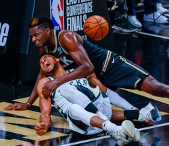 NBA: Bez kontuzjowanego Antetokounmpo 'Kozły' wygrały z 'Jastrzębiami'