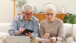 ZUS zmienia terminy wypłat 13. emerytury w 2026 roku. Oto nowy harmonogram