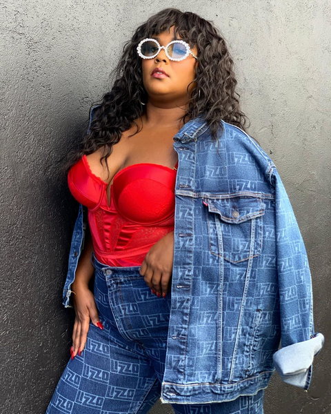 American rapper, Lizzo has shared some really raunchy photos on her Instagram page and we are here for the reactions. [Instagram/LizzoBeating]